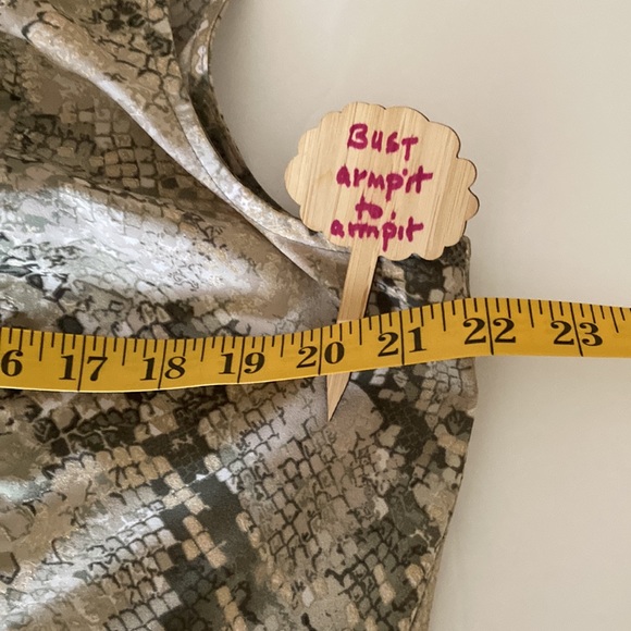 Chico's Zenergy Size 2=Medium Neema
Marissa Python print green & cream vest - Picture 5 of 14